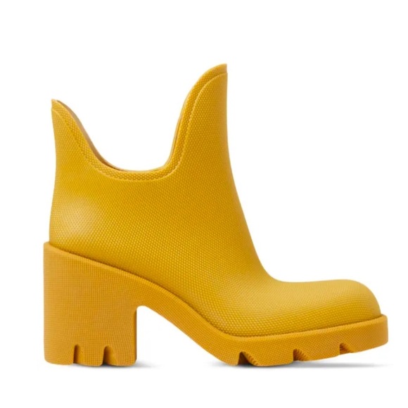 NIB Burberry Marsh ankle rain rubber sole heel boots Manilla yellow US 7 1/2 - Picture 1 of 12